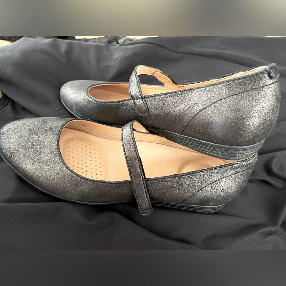 Mary Jane Silver Flats - Worn Once - Like New